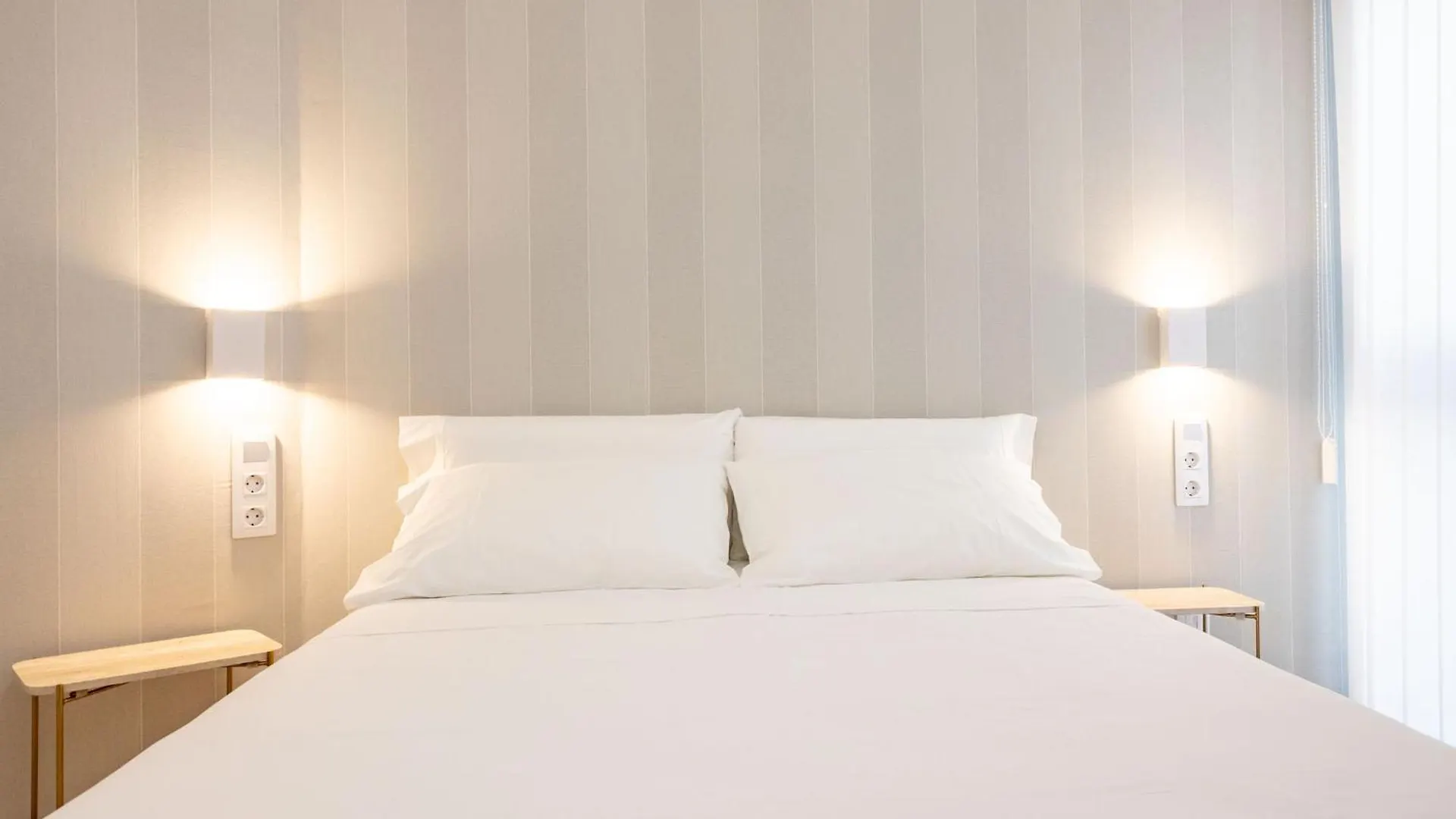 Jardines Del Valle, Historical Center, 5 Pax Seville 0*,  Spain