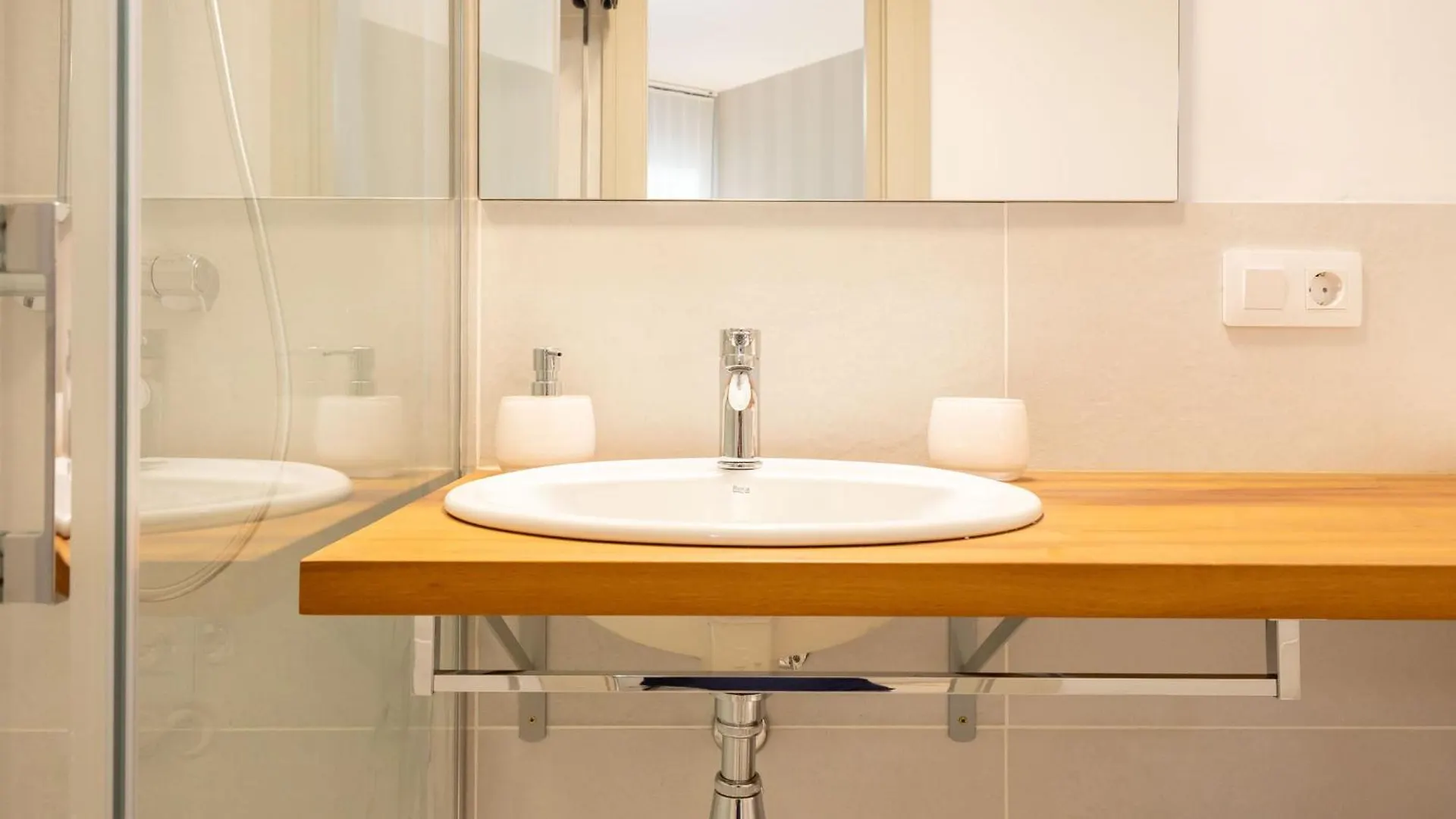 Apartment Jardines Del Valle, Historical Center, 5 Pax Seville
